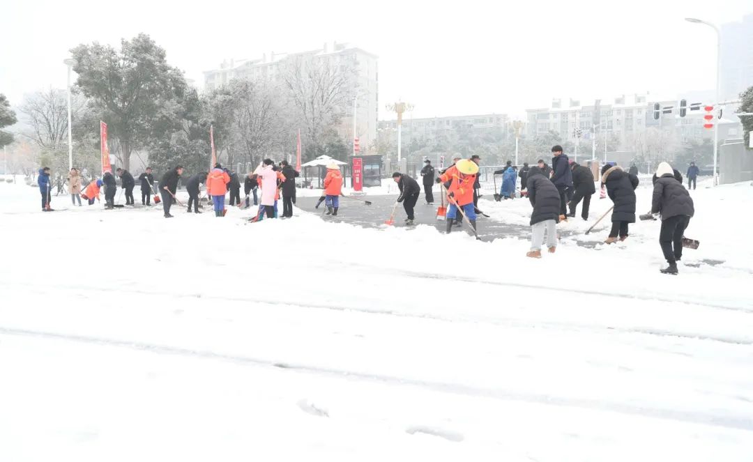 掃雪除冰保安全，平平安安過(guò)大年