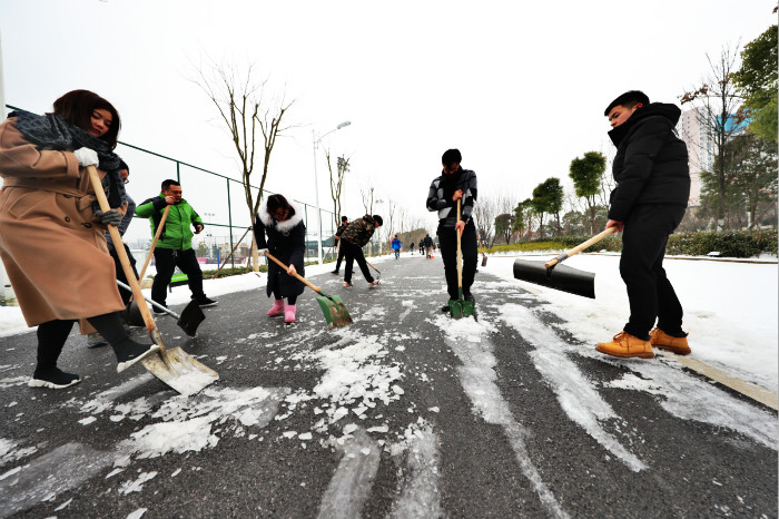 一場雪，體育中心美得不要不要的 但最美的風(fēng)景還是他們(圖12)