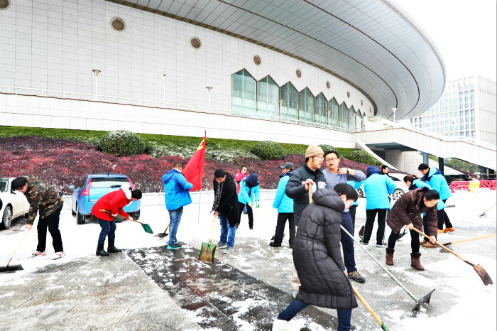 一場(chǎng)雪，體育中心美得不要不要的</br>但最美的風(fēng)景還是他們(圖8)