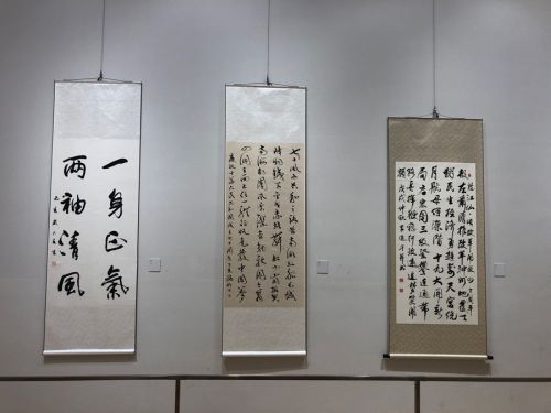 武漢體育中心組織參觀廉政書(shū)畫(huà)作品展(圖4)