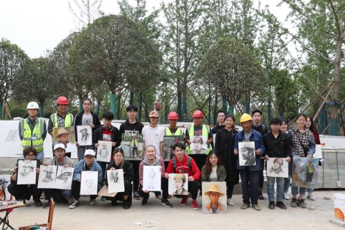 致敬軍運(yùn)勞動(dòng)者  手繪最美奮斗人 華師美院學(xué)生為軍運(yùn)會(huì)建設(shè)者畫像(圖5)