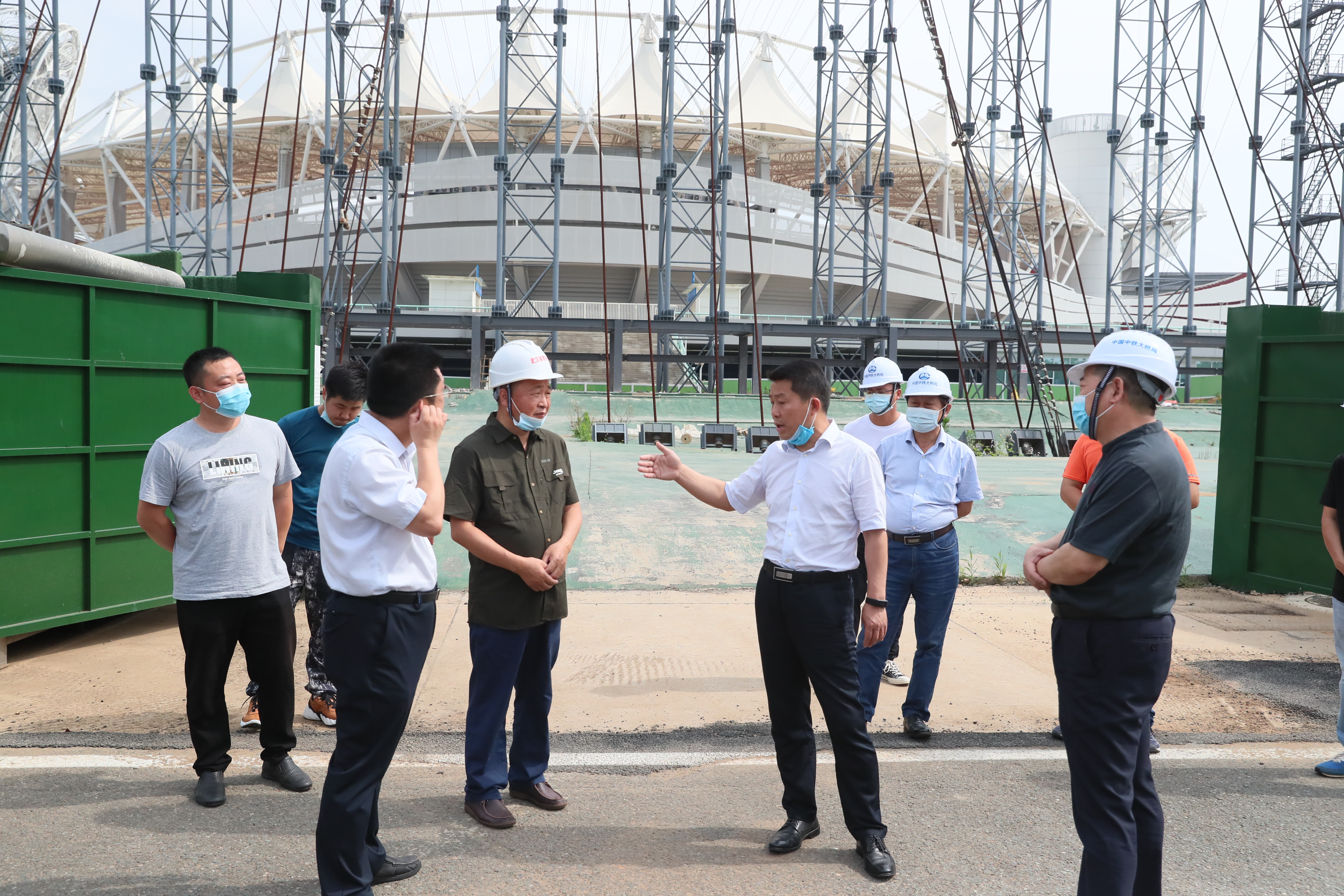 吳志鋒檢查軍運會場館續(xù)建恢復及開閉幕式臨建拆除等項目進展情況(圖4)