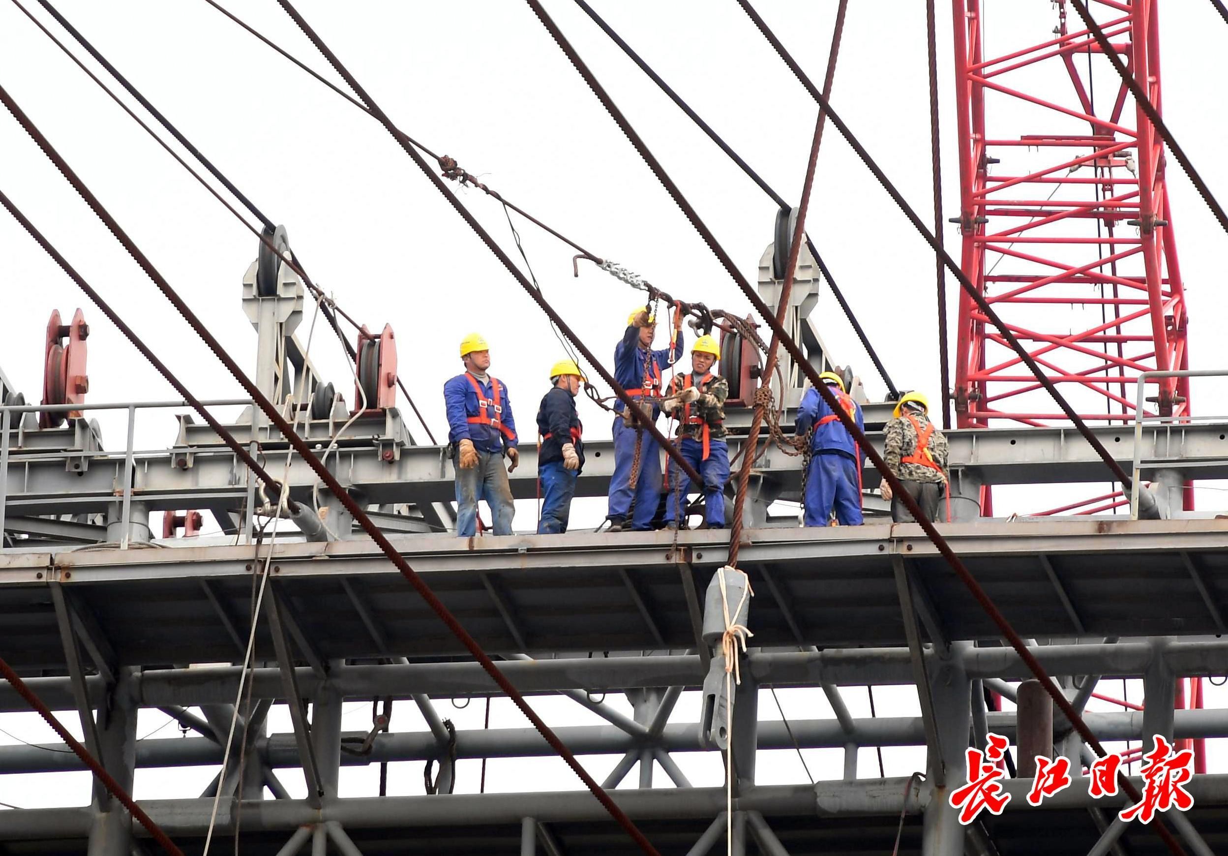 軍運(yùn)會(huì)開幕式“幕后英雄”威亞塔開始拆除，1500噸回收鋼材將建籃球場等